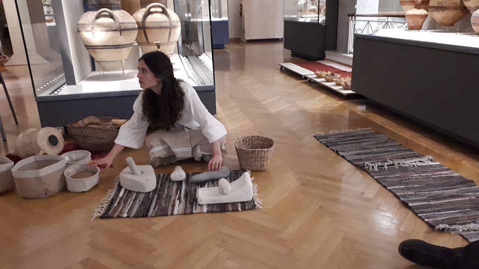 κατι αρχαιο ψηνεται