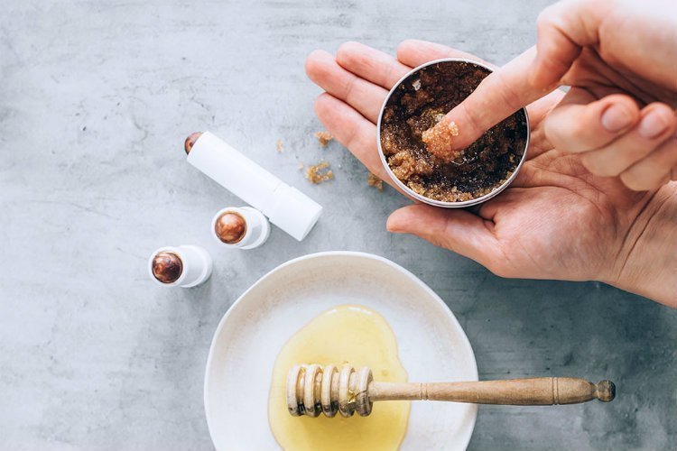DIY sugar lip scrub