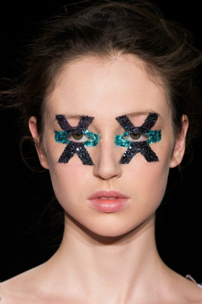 Glitter eyes