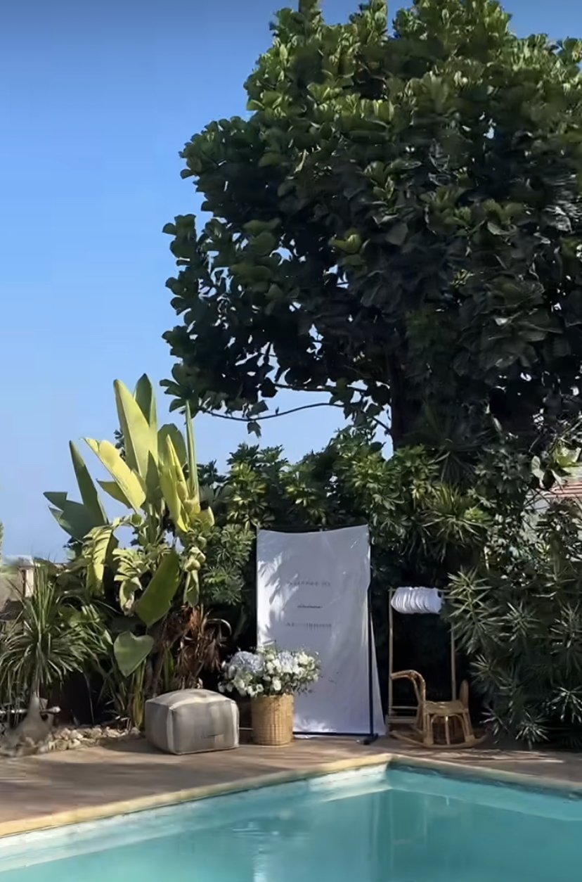 Η