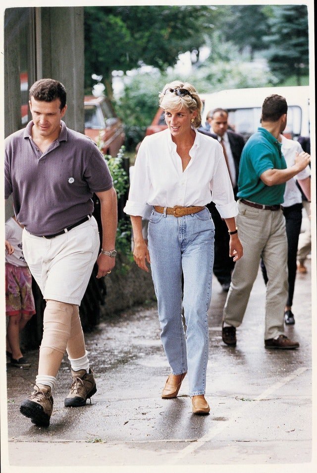90s denim trend Diana