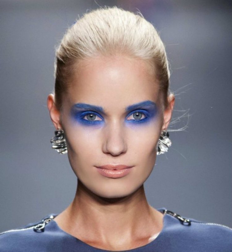 beauty, trends, electro bright eyes