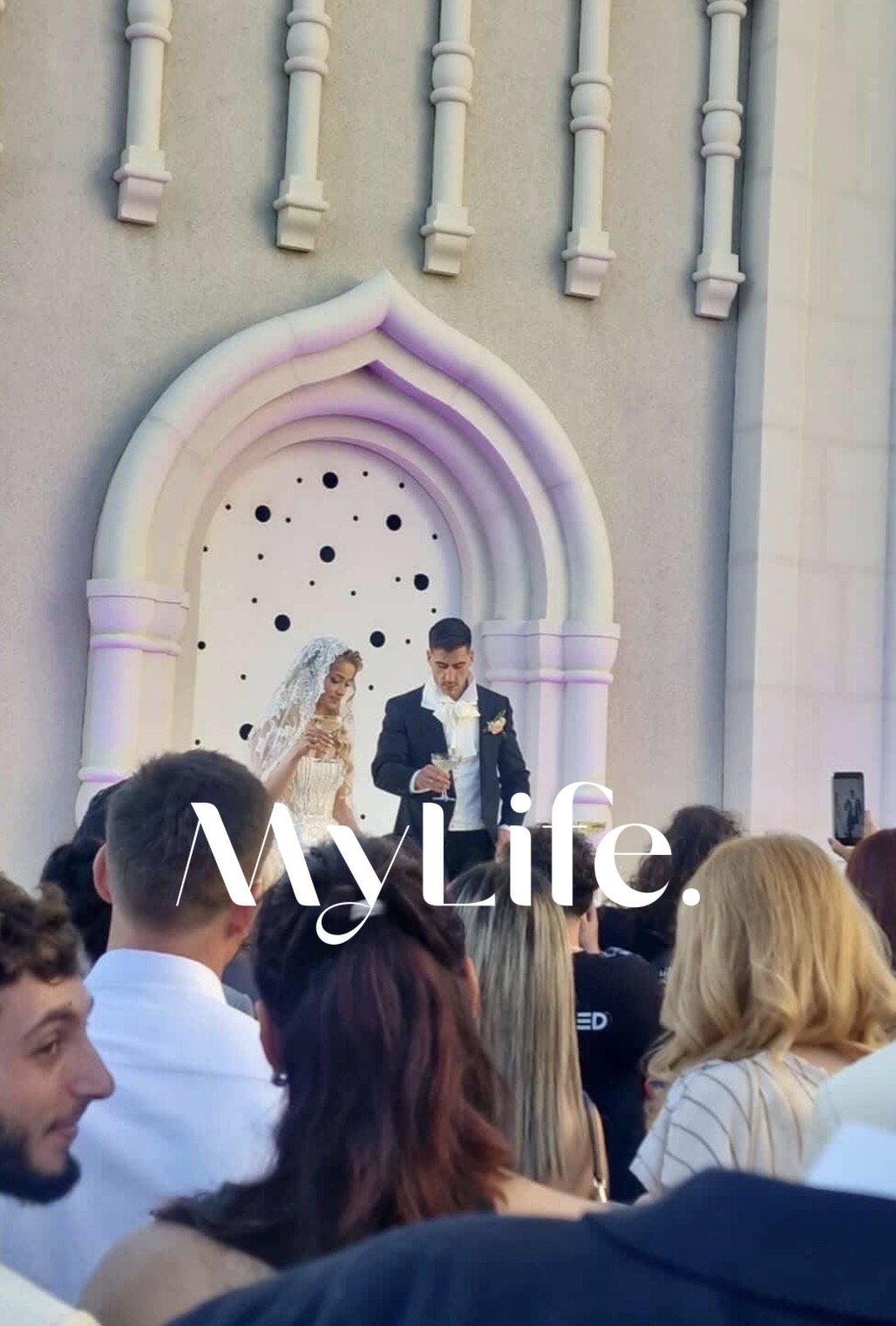 Η