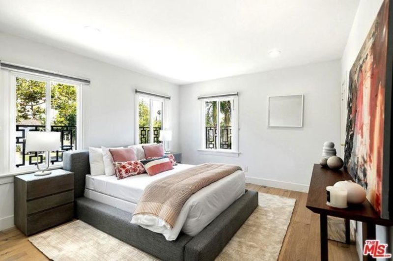 MeghanHome04