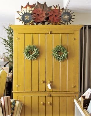 mustard yellow,