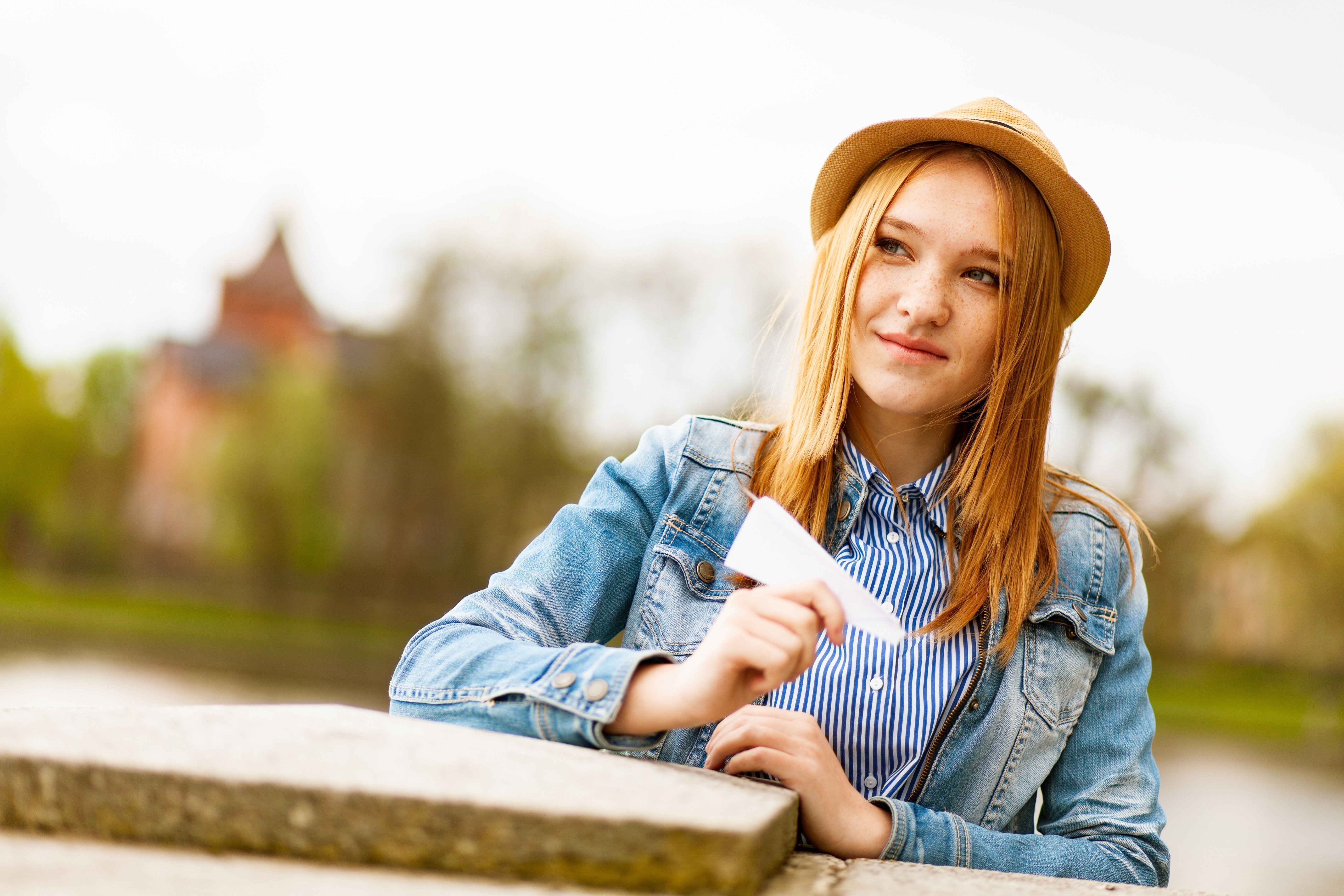 WOMAN TRAVEL 