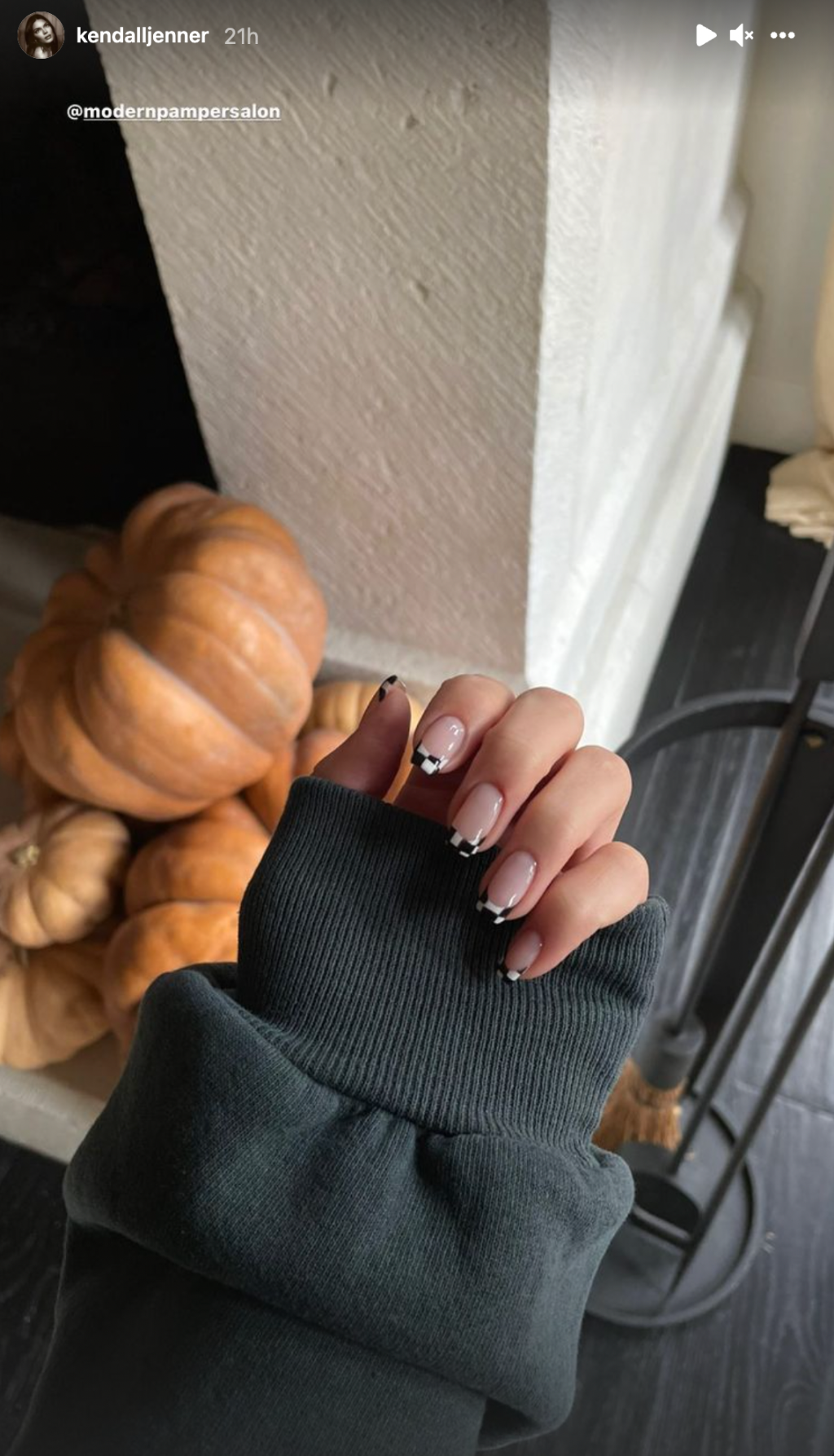 Kendall Jenner manicure