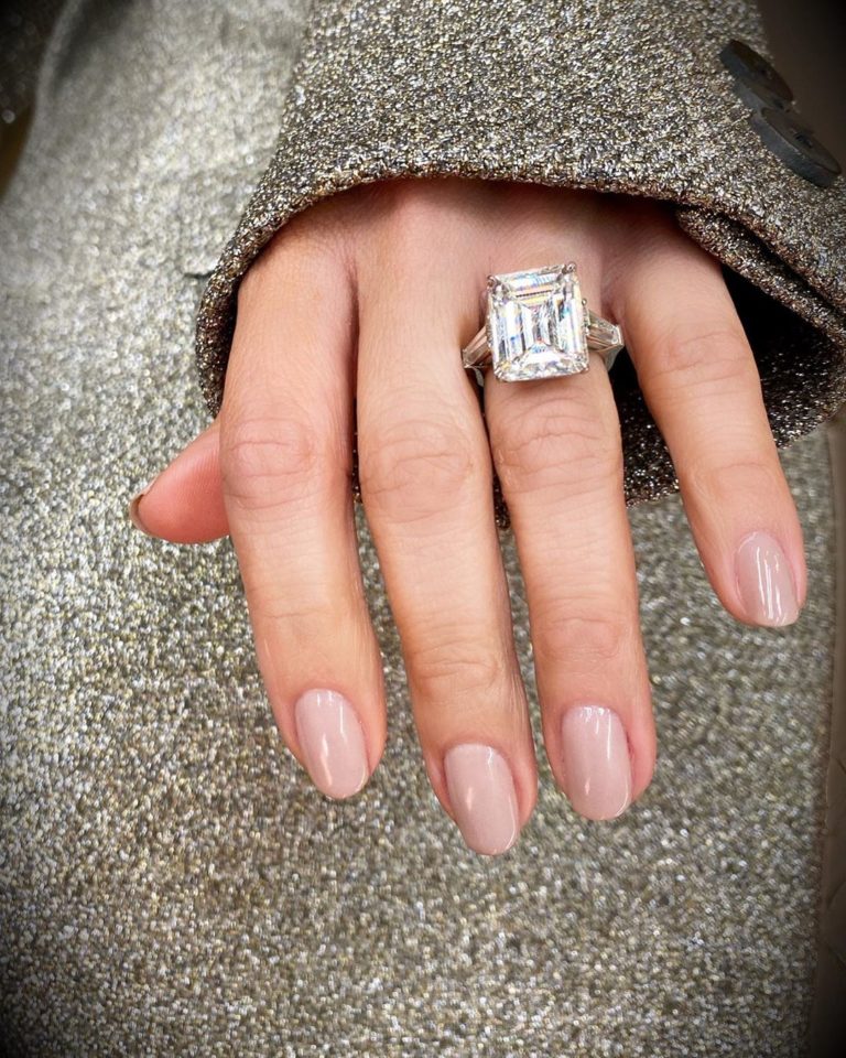 Jennifer Lopez nude nails