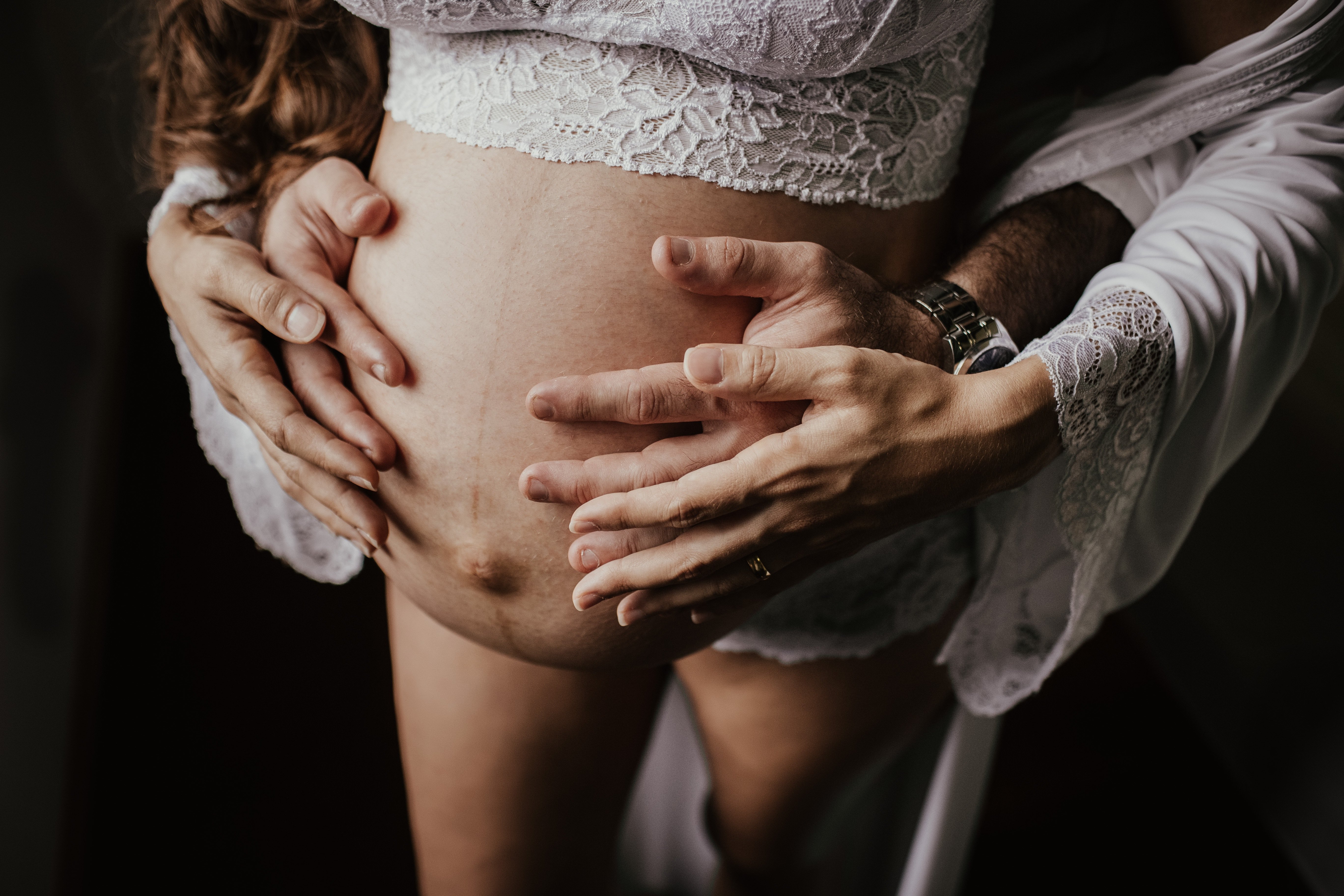Το οίδημα, κοινώς πρήξιμο, στα χέρια, πόδια και αστραγάλους είναι πολύ συχνό φαινόμενο (ειδικά κατά τη διάρκεια του καλοκαιριού) της εγκυμοσύνης. Μετά της εικοστή εβδομάδα, μπορεί να συμβεί στο λαιμό και το πρόσωπο.