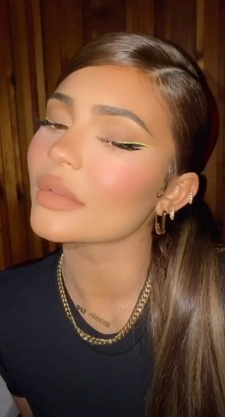 Kylie Jenner yellow eyeliner