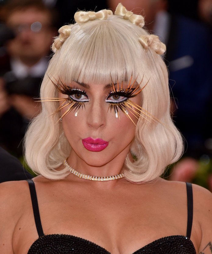 Lady Gaga eyelashes met gala