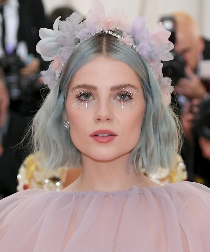 lucy boynton hair look met gala 2019