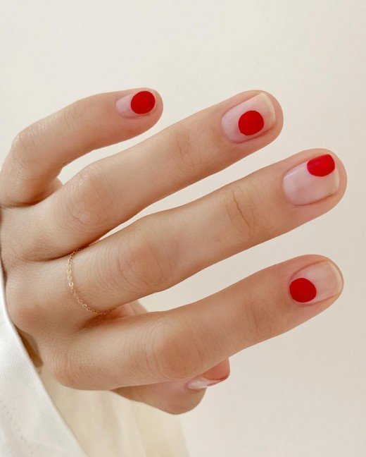 Naked Nails: Η νέα τάση στα νύχια