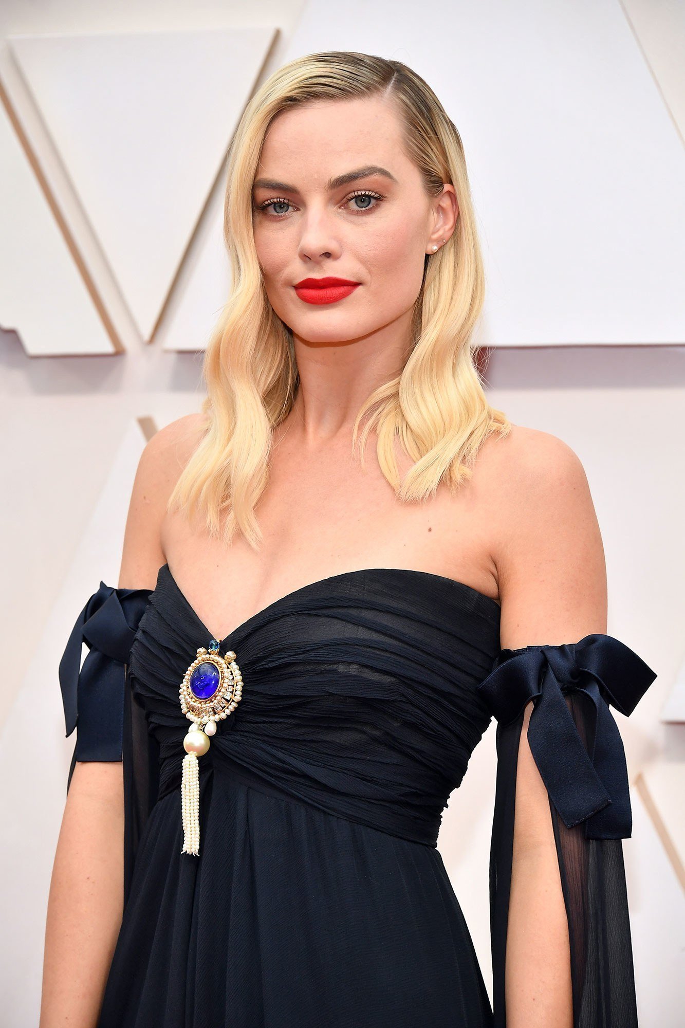 Margot Robbie beauty look Oscars 2020
