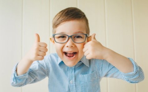 Ποιες ενδείξεις φανερώνουν ότι το παιδί σου χρειάζεται γυαλιά
