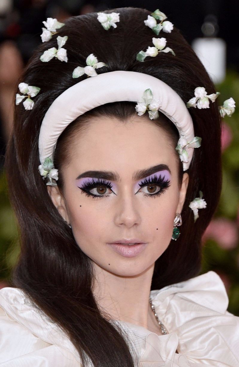 Lily Collins purple eyeshadow