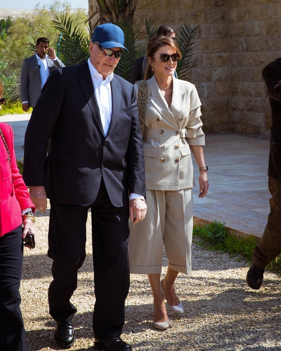 Queen Rania safari look