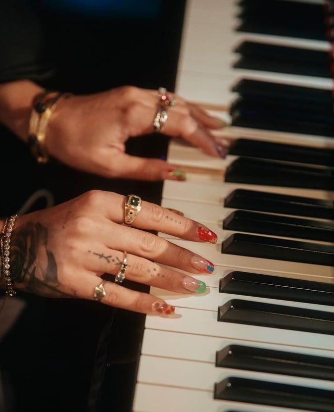 Rita Ora nail art